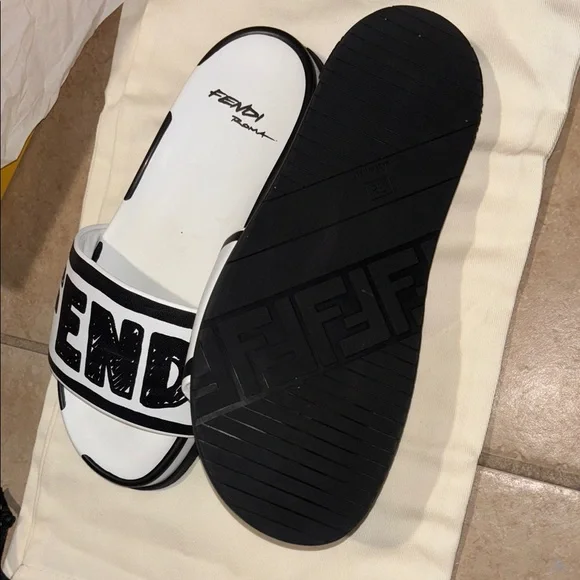 🤍Fendi x Joshua Vibes Roma Calfskin Fussbetts Slide Sandals 38 Snow White